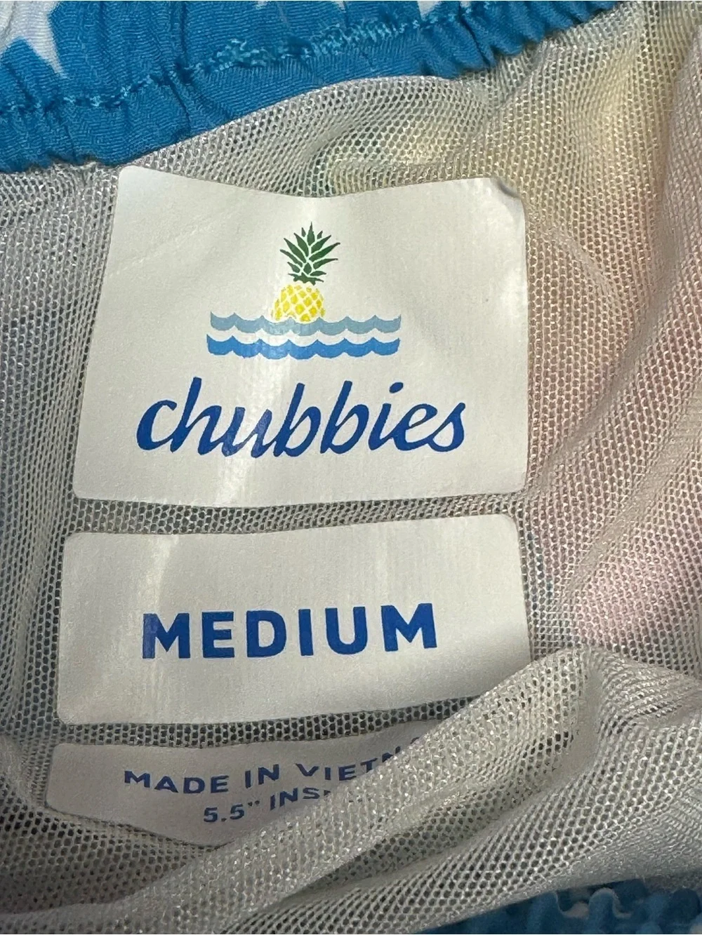EUC Chubbies “Love is Love” Mens Swim Trunks  Shortie 4 Inch Pride Rainbow Short